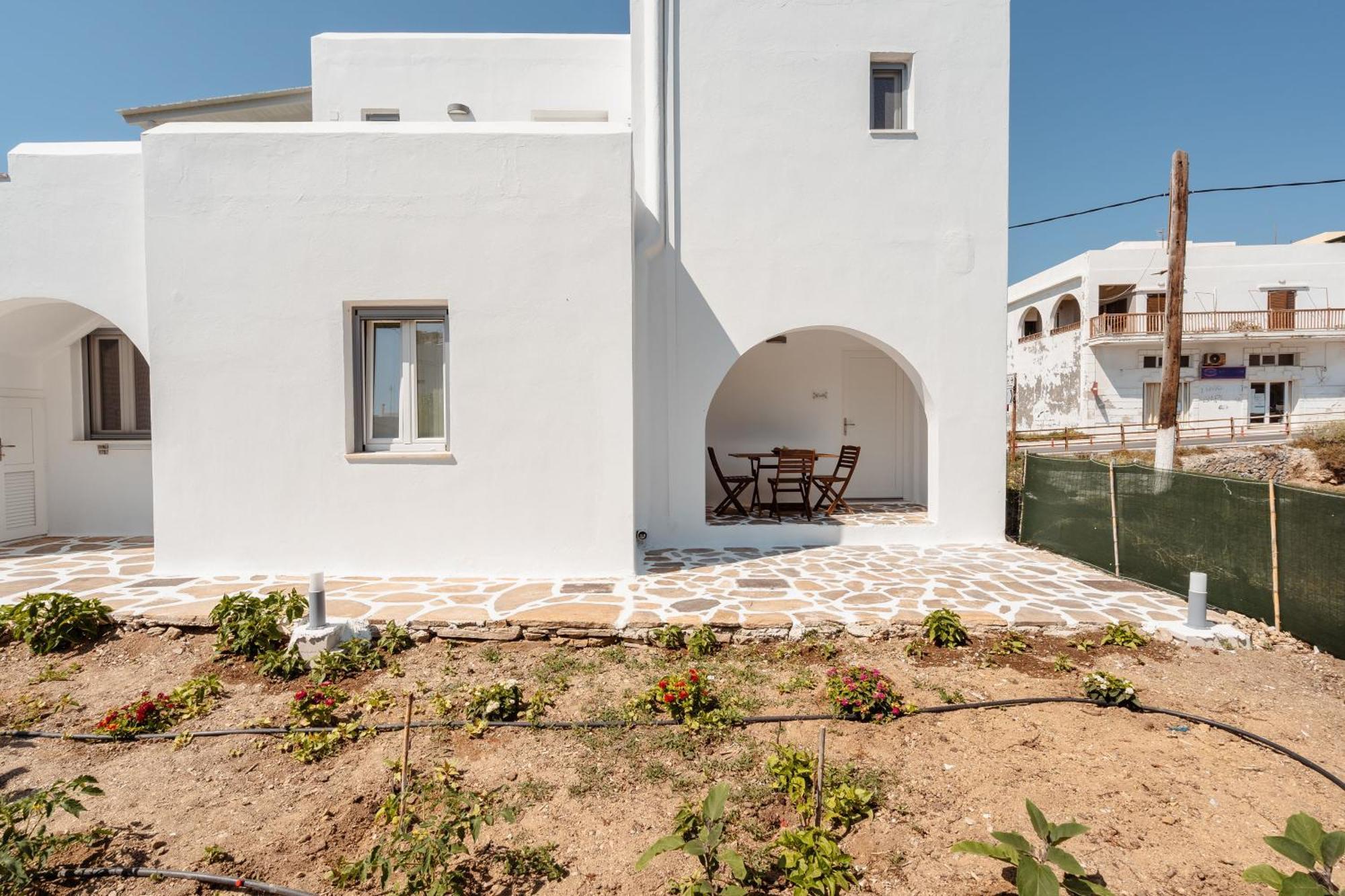 Celestial Seaview Apartments- Ariadne Naxos City エクステリア 写真